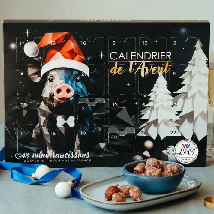 Calendrier de l'Avent Saucisson Ici Présent édition 2024 — coffret noir avec cochon chapeau de Père Noël, 48 mini saucissons 12 saveurs